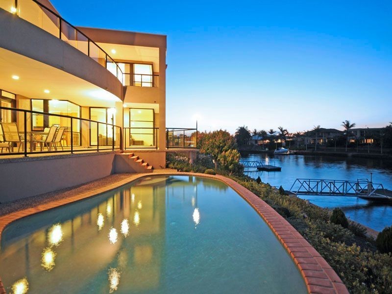17 Karabella Court, Mermaid Waters QLD 4218