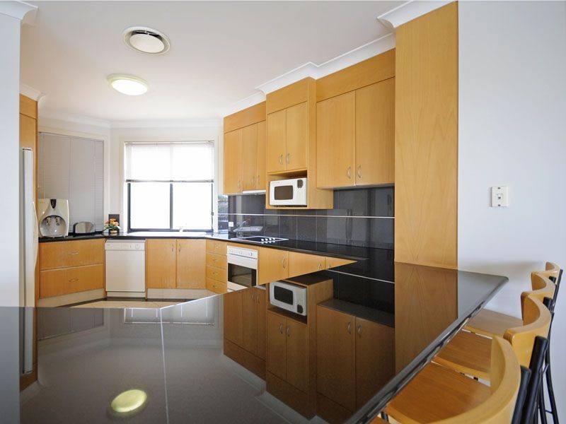 17 Karabella Court, Mermaid Waters QLD 4218