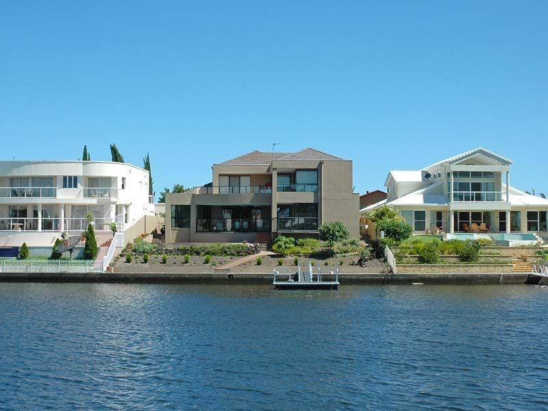 17 Karabella Court, Mermaid Waters QLD 4218