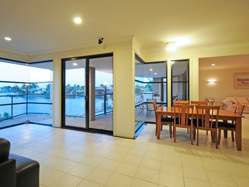 17 Karabella Court, Mermaid Waters QLD 4218