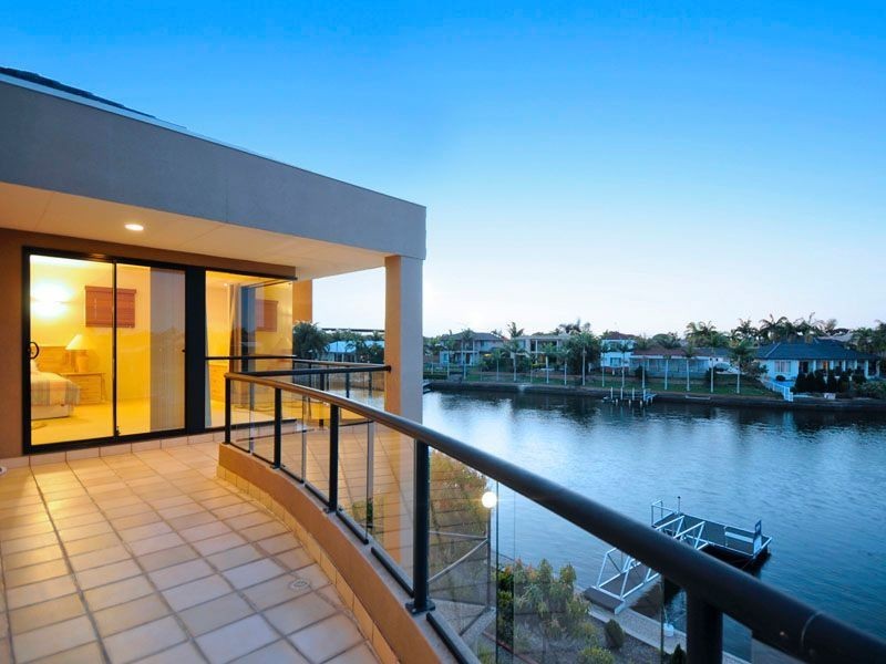 17 Karabella Court, Mermaid Waters QLD 4218