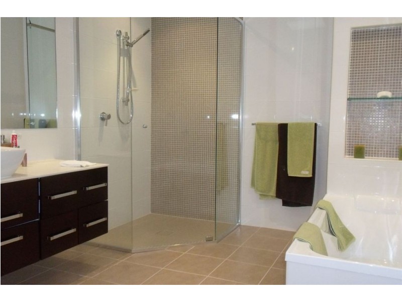 64 Claymore Crescent, Sorrento QLD 4217