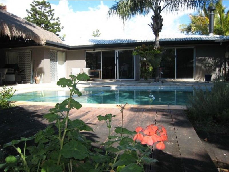 30 Karina Crescent, Broadbeach Waters QLD 4218