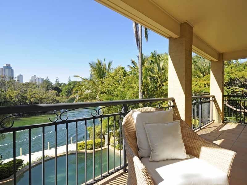 28 Savoy Drive, Broadbeach Waters QLD 4218