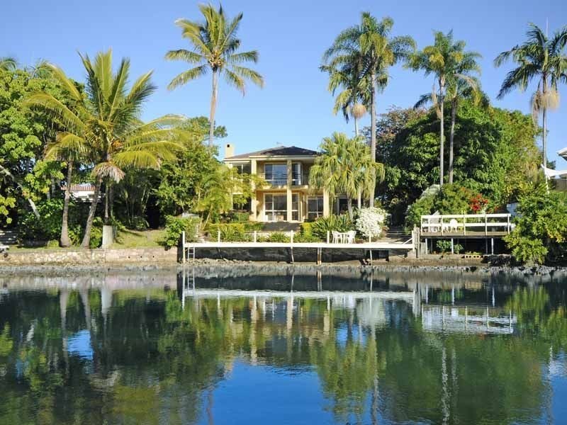 28 Savoy Drive, Broadbeach Waters QLD 4218