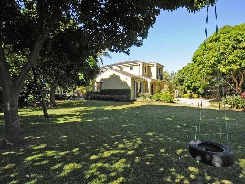 28 Savoy Drive, Broadbeach Waters QLD 4218
