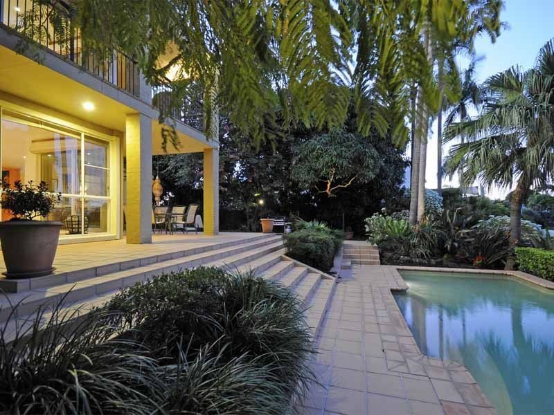 28 Savoy Drive, Broadbeach Waters QLD 4218