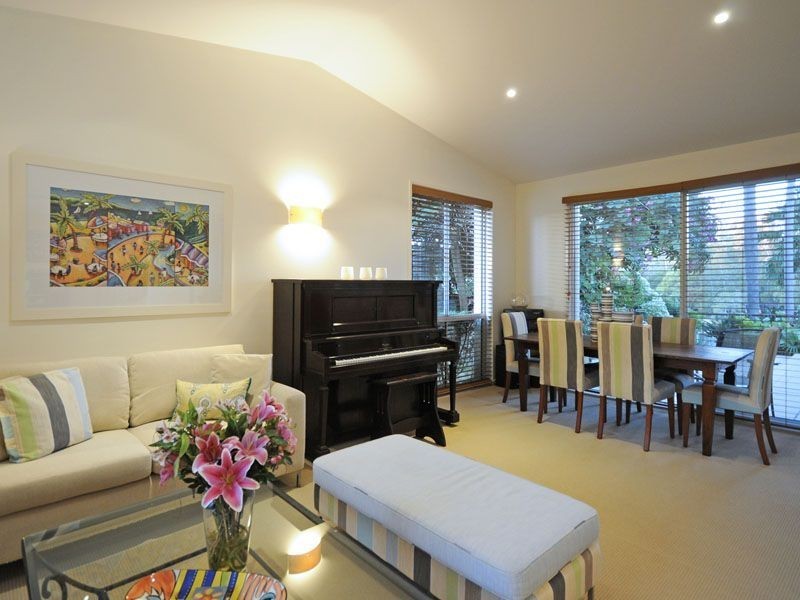 28 Savoy Drive, Broadbeach Waters QLD 4218