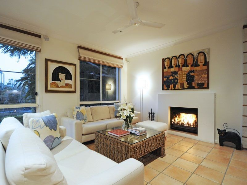 28 Savoy Drive, Broadbeach Waters QLD 4218