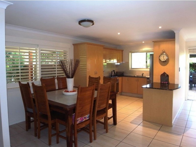 18 Lambros Drive, Benowa QLD 4217