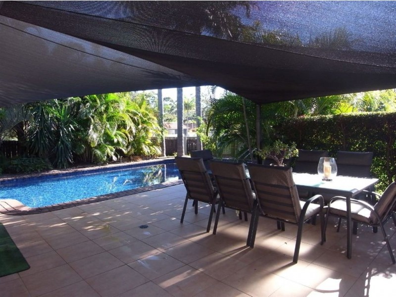 18 Lambros Drive, Benowa QLD 4217