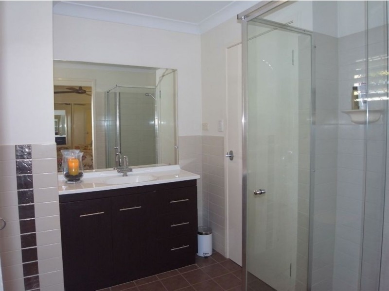 18 Lambros Drive, Benowa QLD 4217