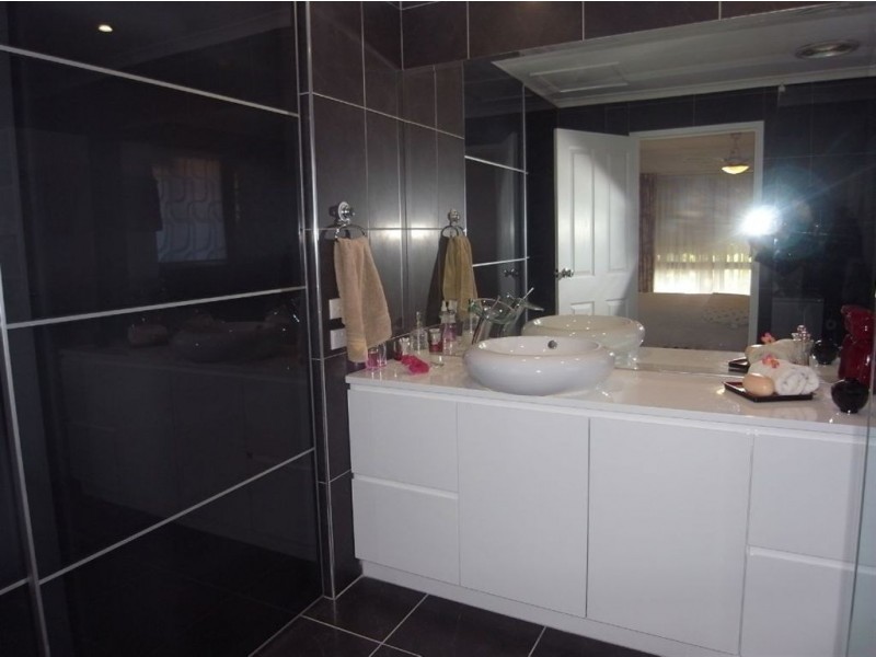 93 Parasol Street, Ashmore QLD 4214