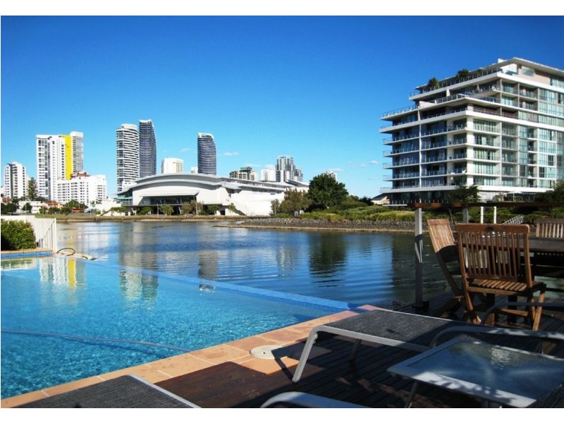 137 Allambi Ave, Broadbeach Waters QLD 4218