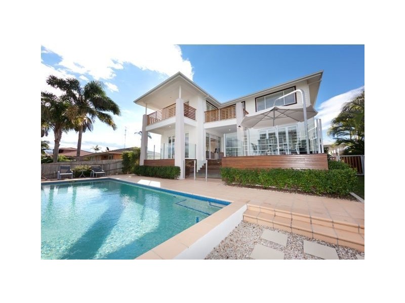 137 Allambi Ave, Broadbeach Waters QLD 4218