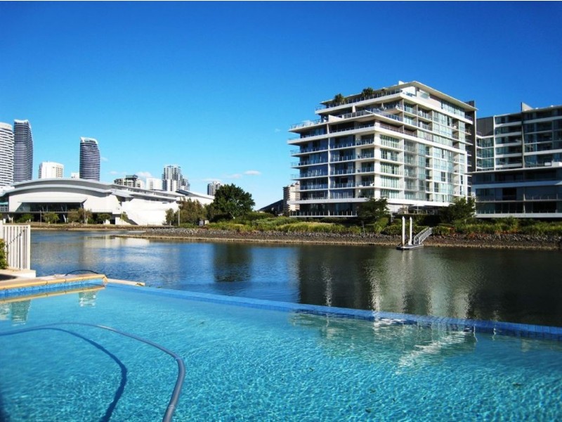 137 Allambi Ave, Broadbeach Waters QLD 4218