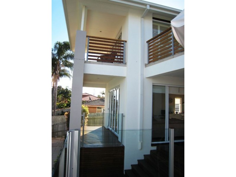 137 Allambi Ave, Broadbeach Waters QLD 4218