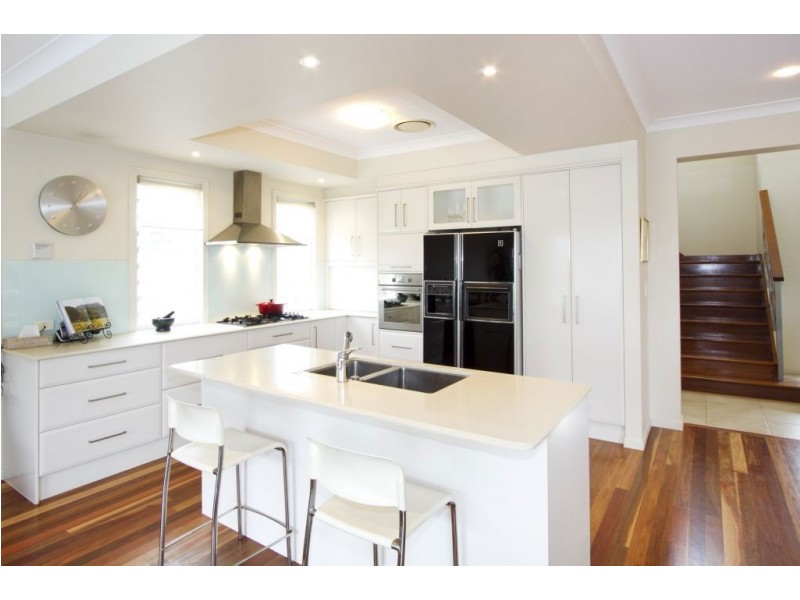 137 Allambi Ave, Broadbeach Waters QLD 4218
