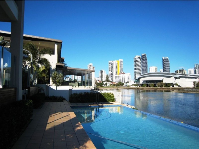 137 Allambi Ave, Broadbeach Waters QLD 4218