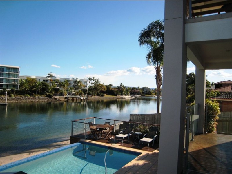 137 Allambi Ave, Broadbeach Waters QLD 4218