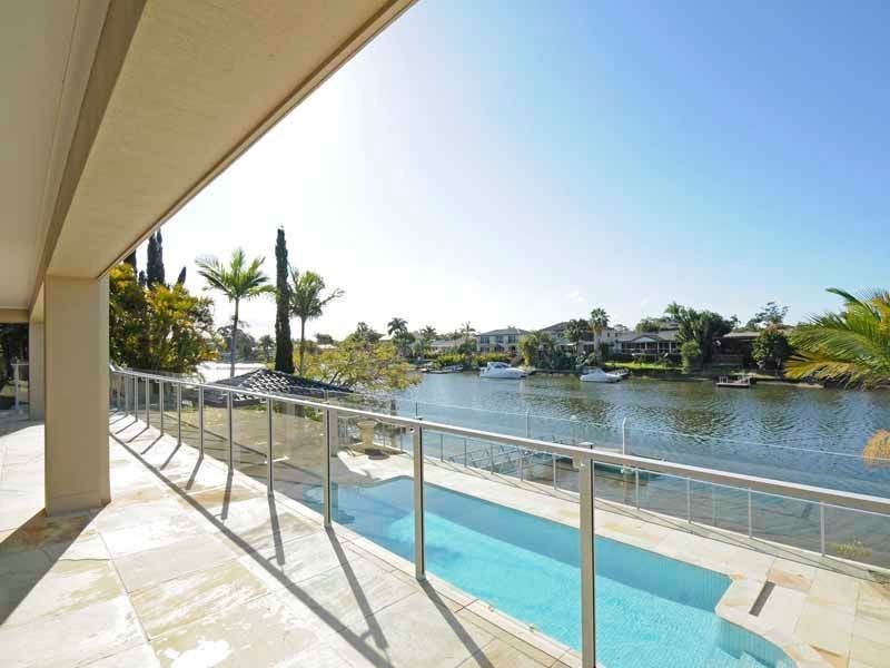 36 Selkirk Avenue, Benowa Waters QLD 4217