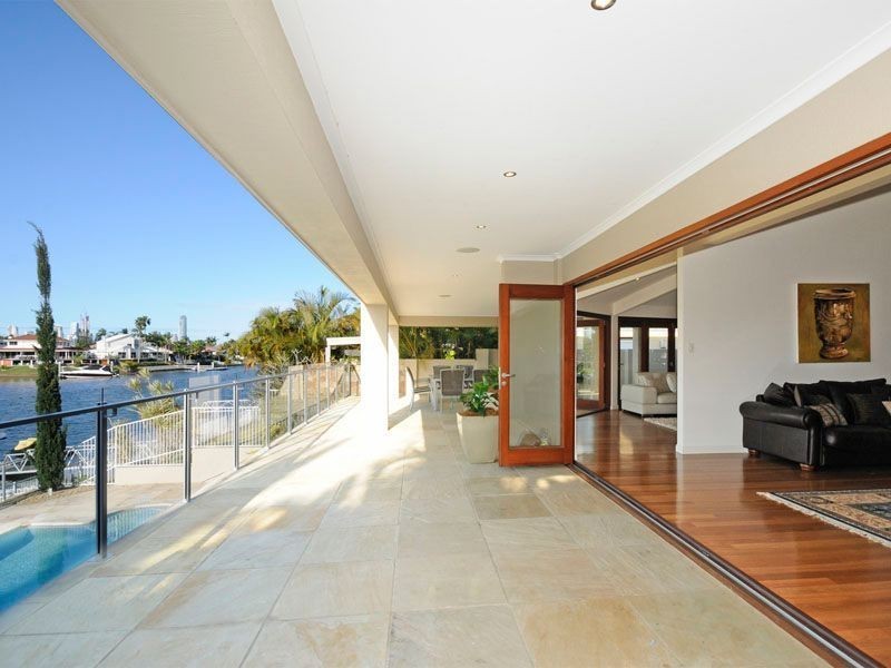 36 Selkirk Avenue, Benowa Waters QLD 4217