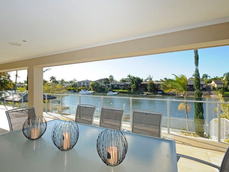 36 Selkirk Avenue, Benowa Waters QLD 4217