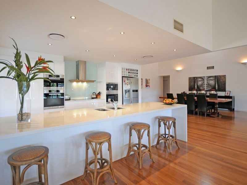 36 Selkirk Avenue, Benowa Waters QLD 4217