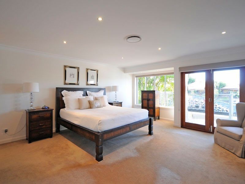 36 Selkirk Avenue, Benowa Waters QLD 4217