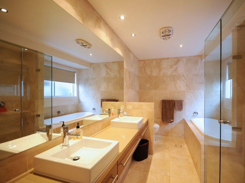 36 Selkirk Avenue, Benowa Waters QLD 4217