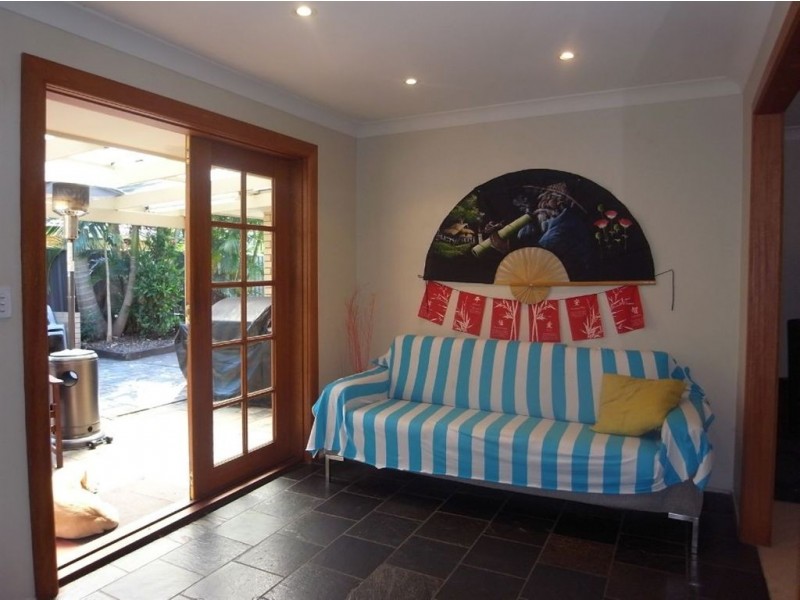 1 Lambros Drive, Benowa QLD 4217