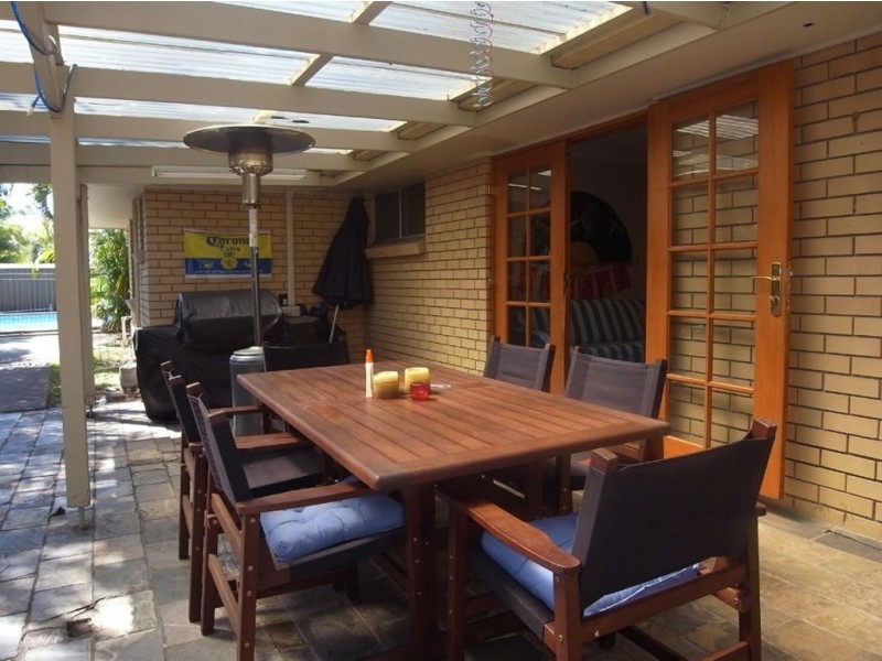 1 Lambros Drive, Benowa QLD 4217