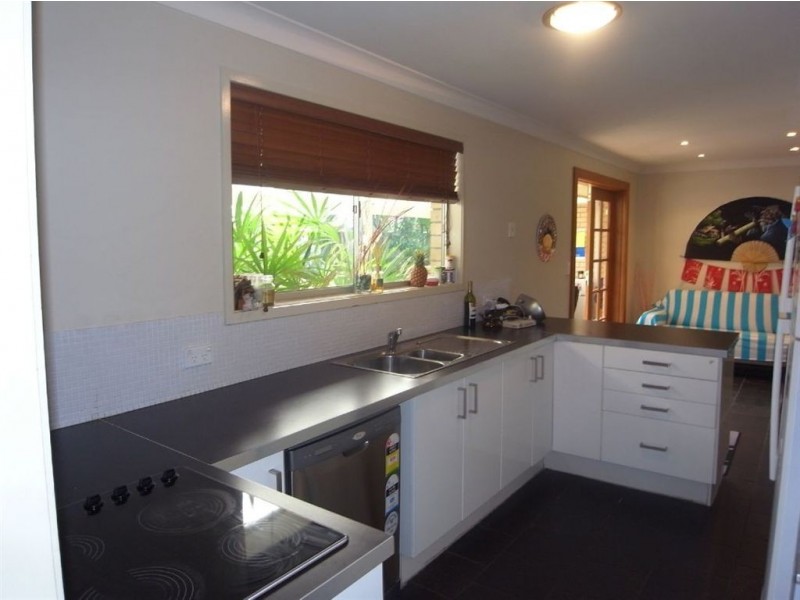 1 Lambros Drive, Benowa QLD 4217