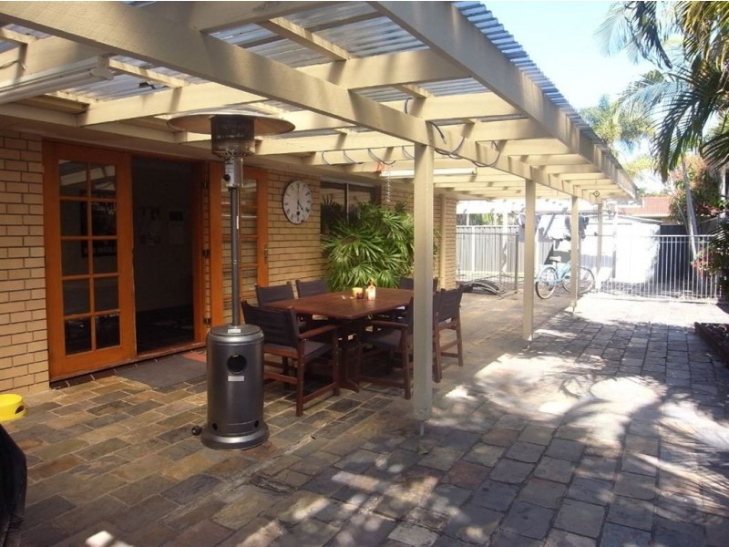 1 Lambros Drive, Benowa QLD 4217