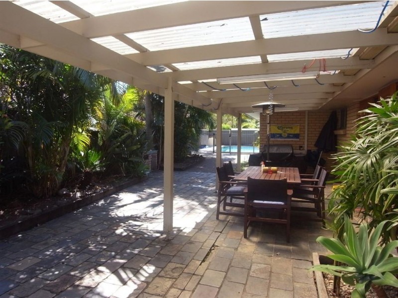 1 Lambros Drive, Benowa QLD 4217