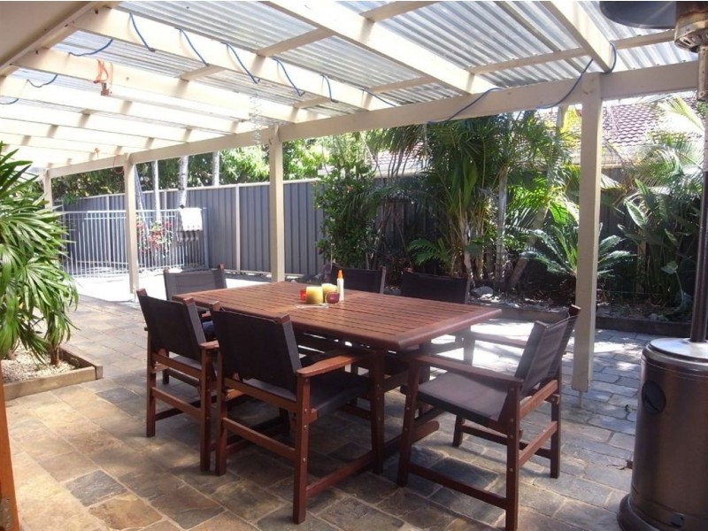 1 Lambros Drive, Benowa QLD 4217