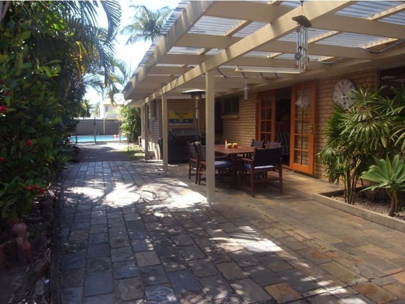 1 Lambros Drive, Benowa QLD 4217