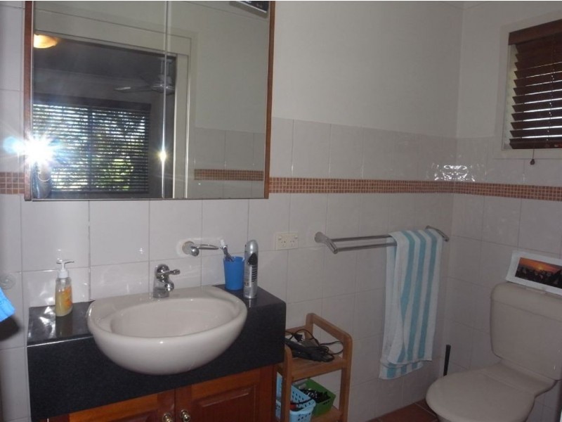 1 Lambros Drive, Benowa QLD 4217