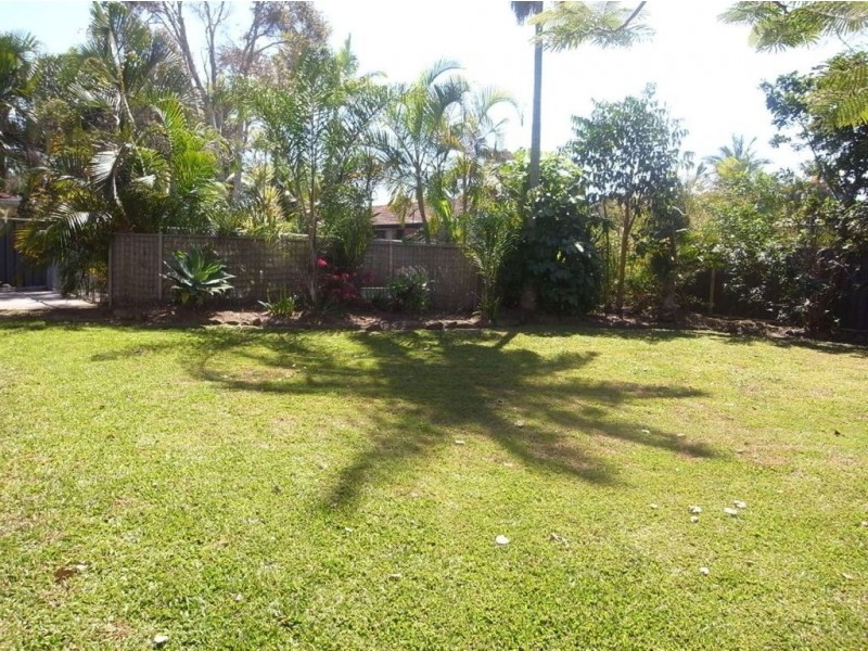 1 Lambros Drive, Benowa QLD 4217