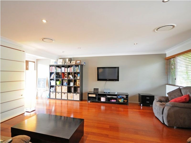 5 Wallace Street, Southport QLD 4215