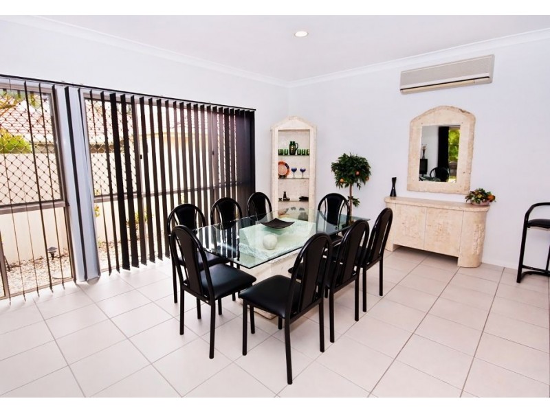 26 Abuthnot Pde, Benowa QLD 4217