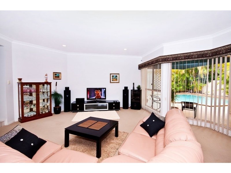 26 Abuthnot Pde, Benowa QLD 4217