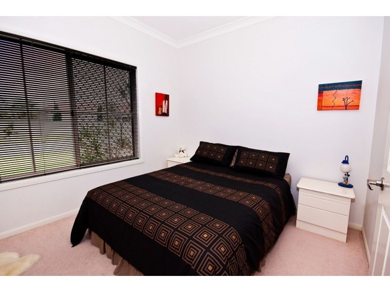 26 Abuthnot Pde, Benowa QLD 4217