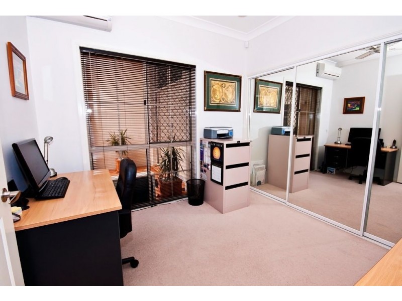 26 Abuthnot Pde, Benowa QLD 4217