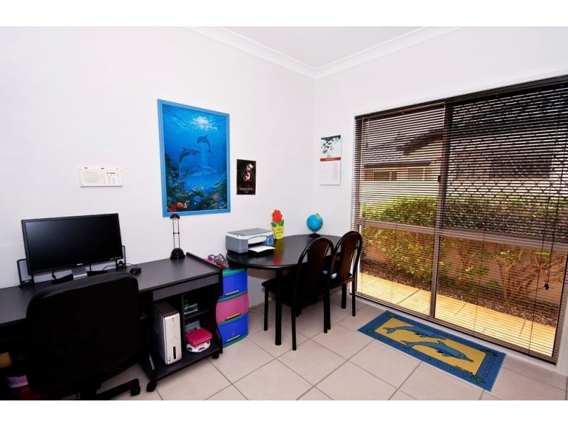 26 Abuthnot Pde, Benowa QLD 4217