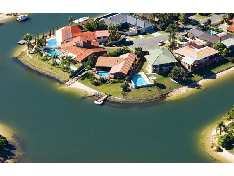 30 Bombala Street, Broadbeach Waters QLD 4218