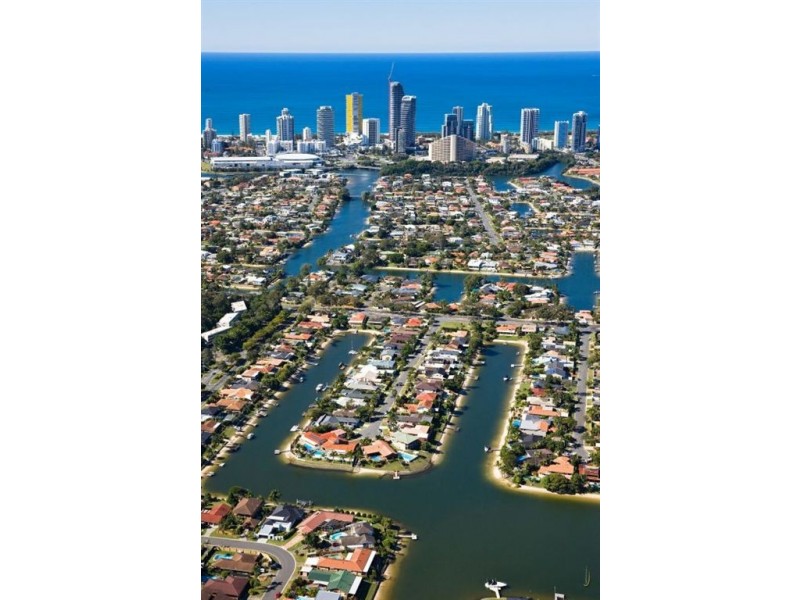 30 Bombala Street, Broadbeach Waters QLD 4218