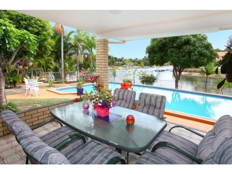 39 Park Avenue, Broadbeach Waters QLD 4218