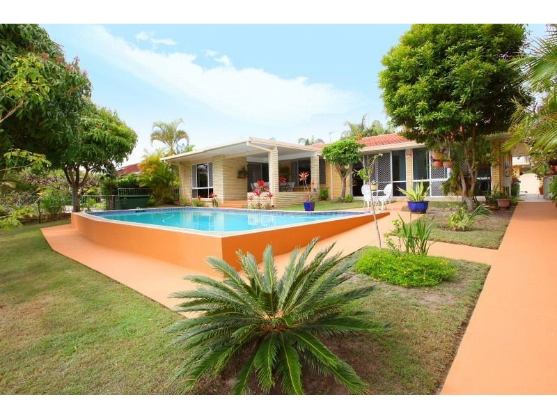 39 Park Avenue, Broadbeach Waters QLD 4218