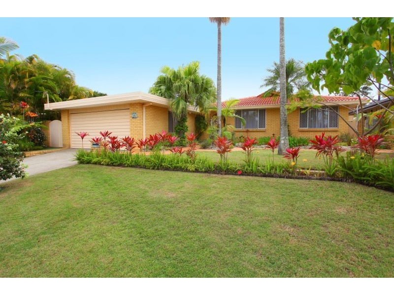 39 Park Avenue, Broadbeach Waters QLD 4218